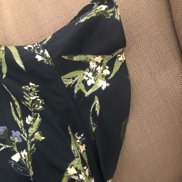 Gorgeous Vero Moda Women’s size medium blue and green wrap shirt - Picture 3 of 4